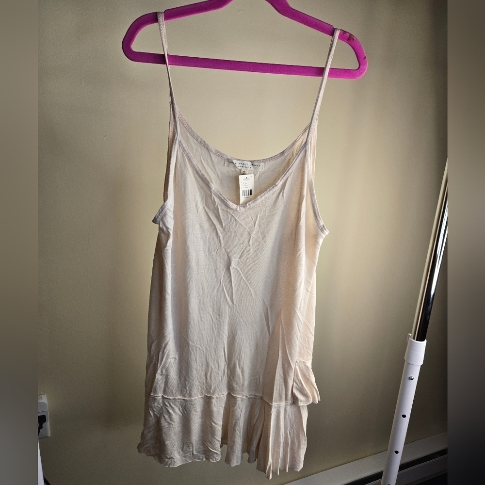 Truly Madly Deeply Tank top NWT Cream Size Medium